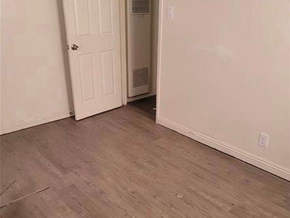 5th image of 424 Stanford St