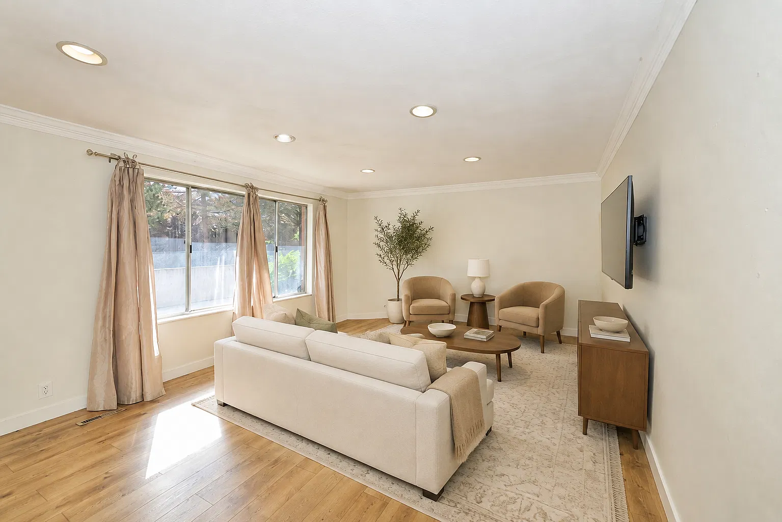 2358 E Gregson Ave — Photo 3