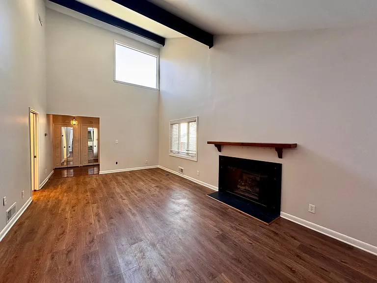 208 Lamplighter Cir — Photo 29