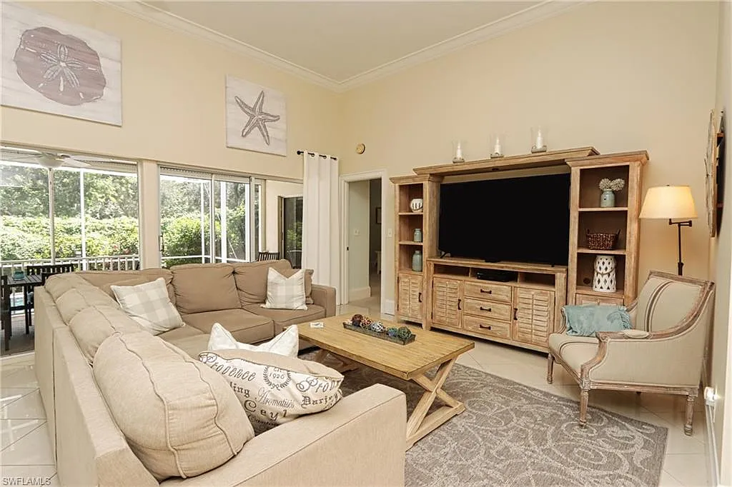 4 bed, 3.0 bath, 2419 sqft, $19,500 — Photo 2