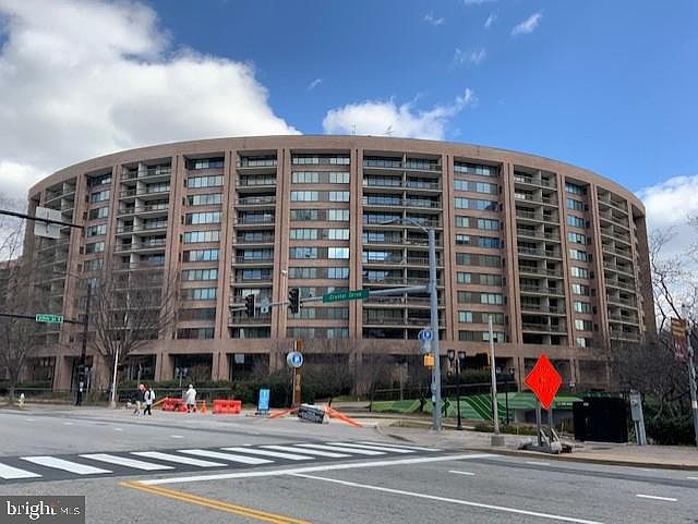 1st image of 1805 Crystal Dr APT 704S