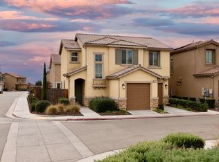 6113 W Bennington Dr, Fresno, CA 93722