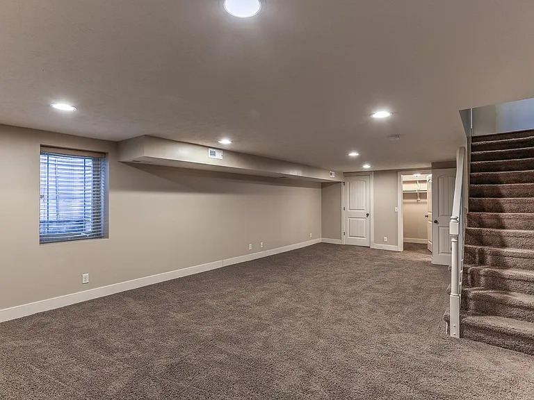 806 Park Ave — Photo 82