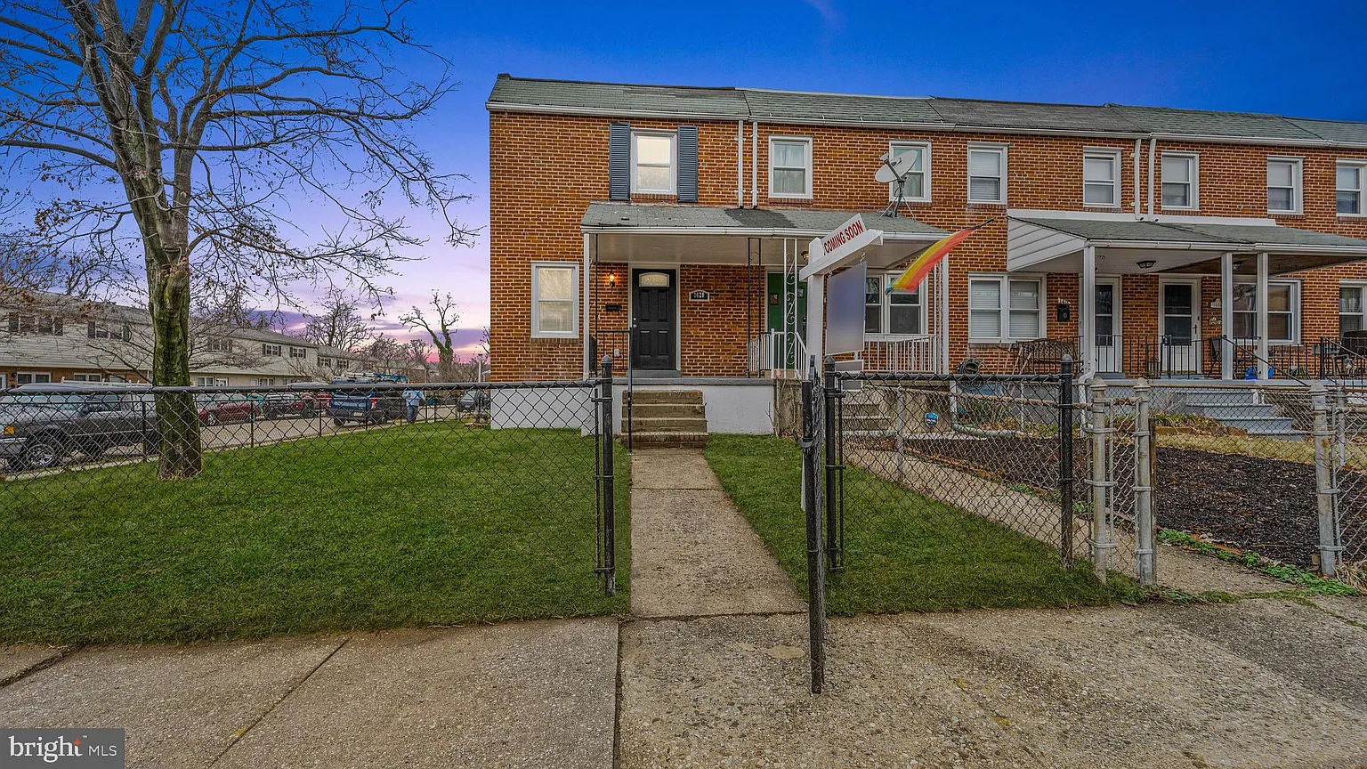 1420 Weldon Pl S photo 1