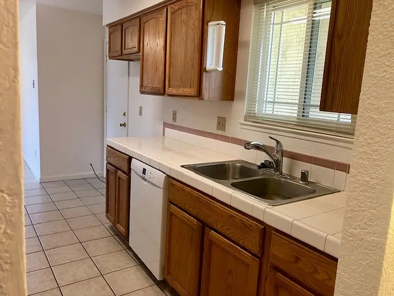 7521 Blackthorne Way — Photo 8
