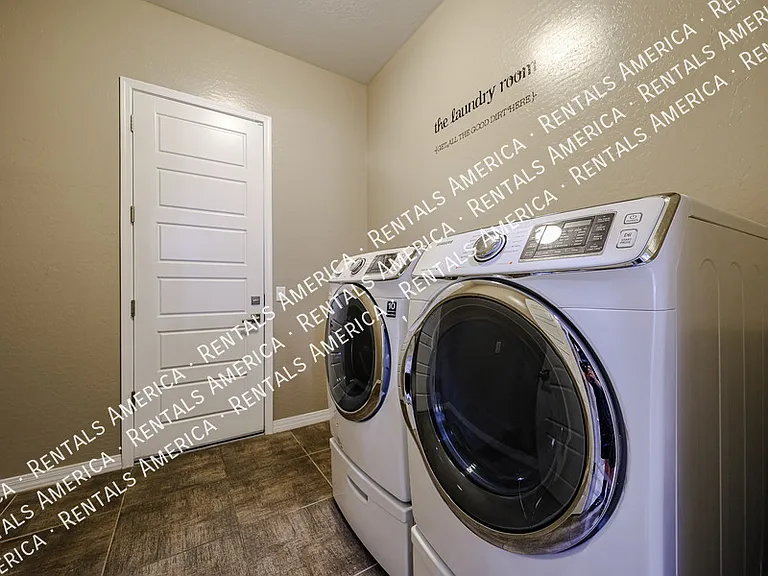 3325 E Coconino Dr — Photo 13