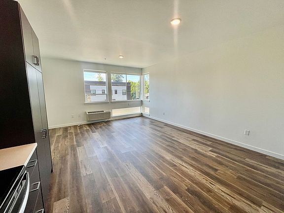 2nd image of 7424 N Saint Louis Ave Unit 201