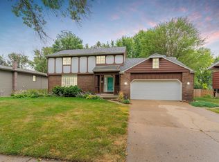 1019 Crestview Dr, Vermillion, SD 57069
