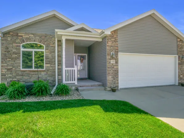 4707 10th Avenue Pl, Kearney, NE 68845