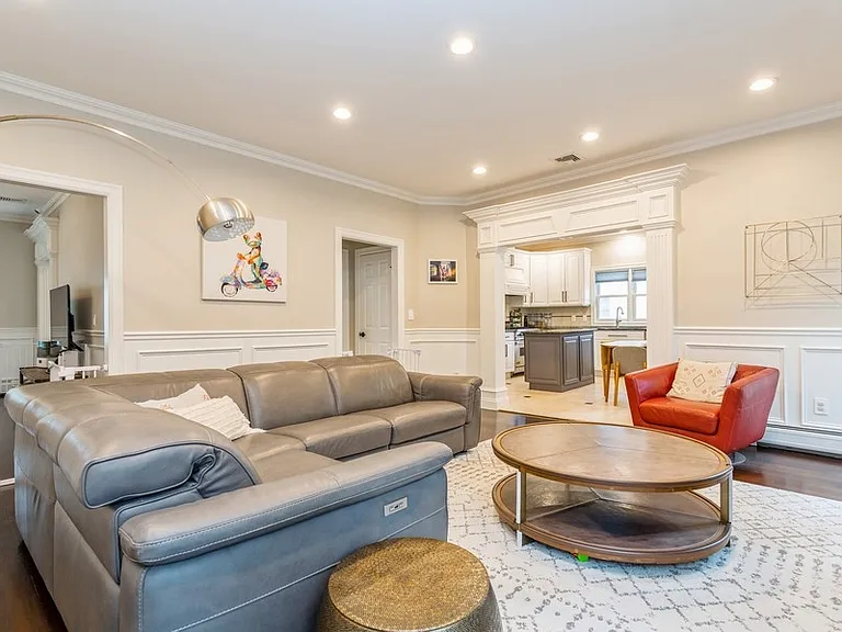 20 Holland Ave — Photo 4