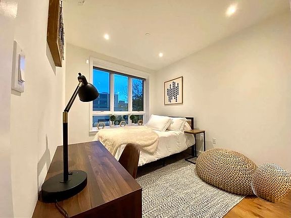 3rd image of 471 Evergreen Ave #2R