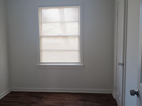 3rd image of 2042 W 40th St