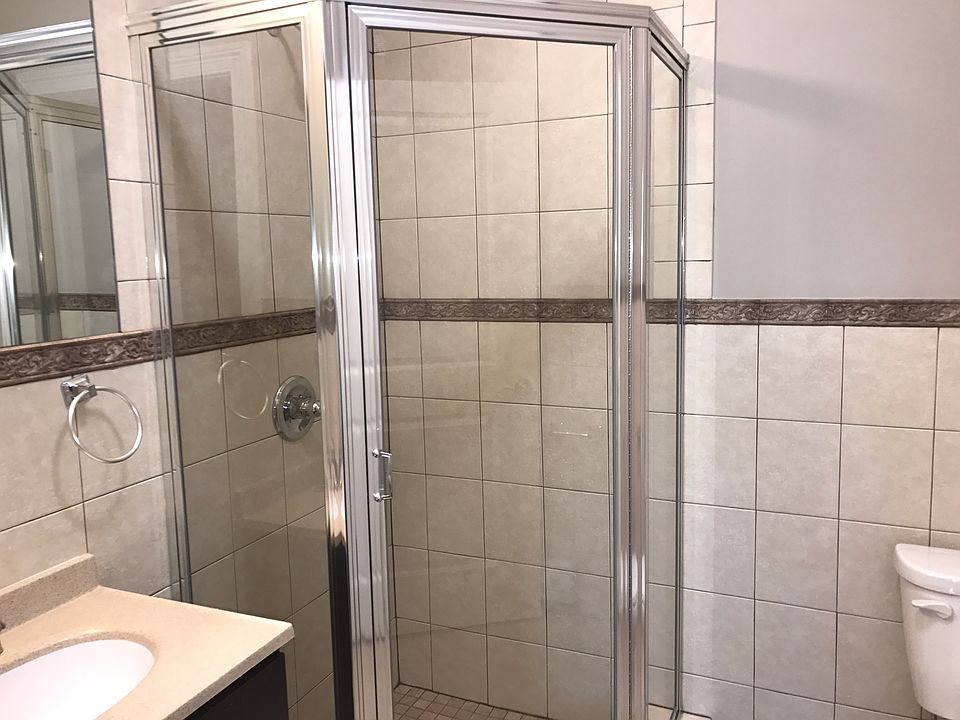 2nd image of 4704 Tonnelle Ave #201