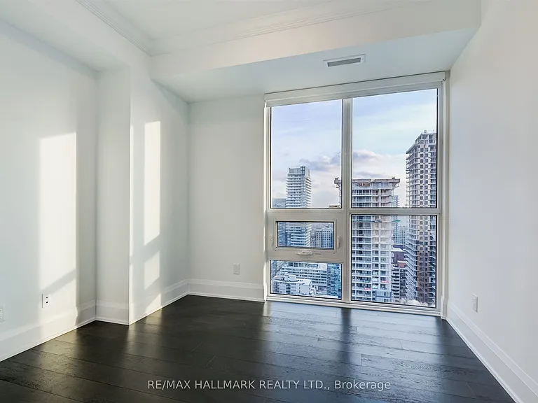 101 Erskine Ave #2907 — Photo 13