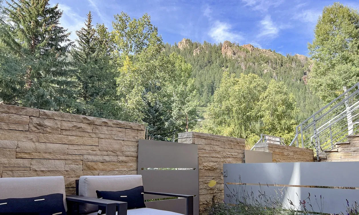 2 bed, 778 sqft, $18,000 — Photo 3
