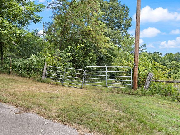 3rd image of 1412 George Garner Rd