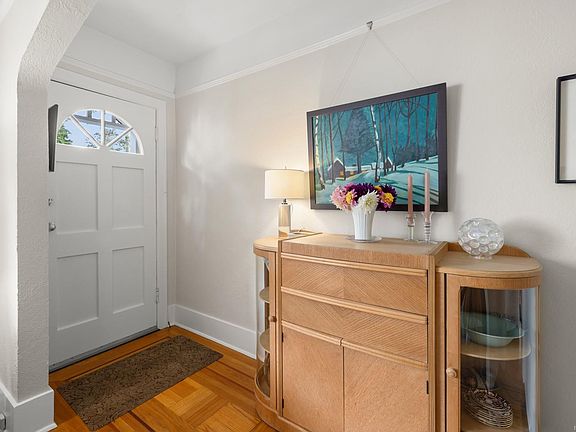 4th image of 3358 Cook St