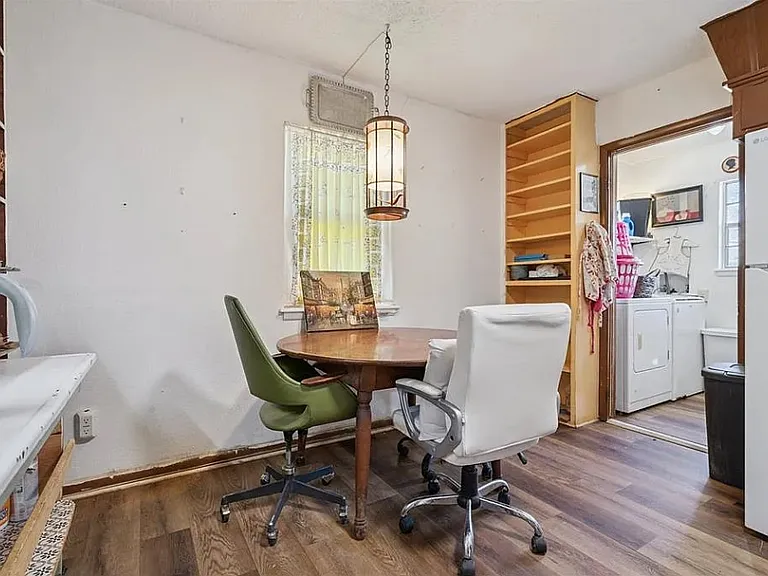 223 W Mosier St — Photo 2