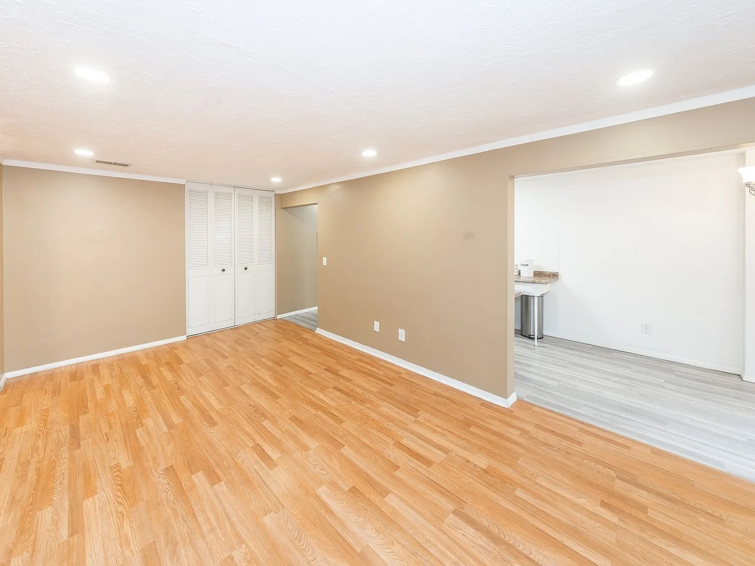 30 Shrewsbury Green Dr — Photo 3