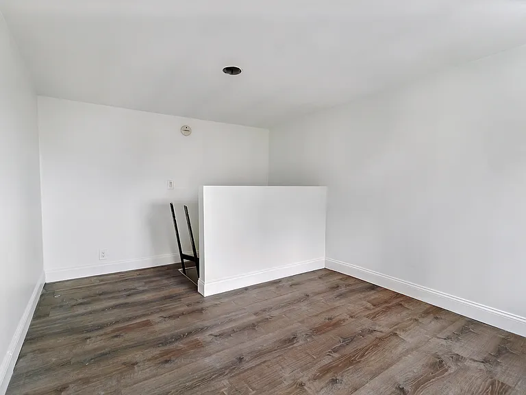 332 W 47th St #5A — Photo 10
