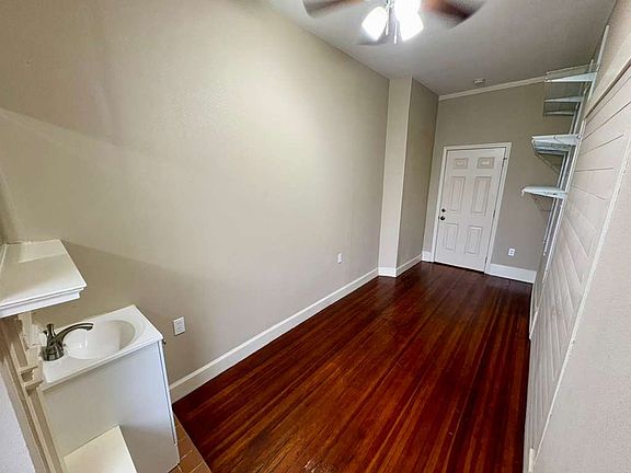2nd image of 3008 Glen Rae St
