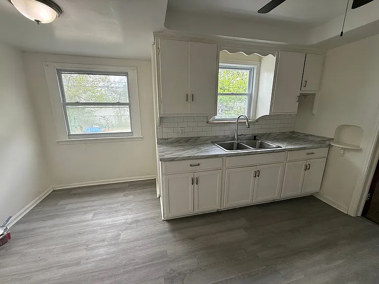 16115 Delrey Ave — Photo 3