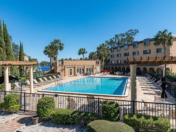 Pool Ammenities