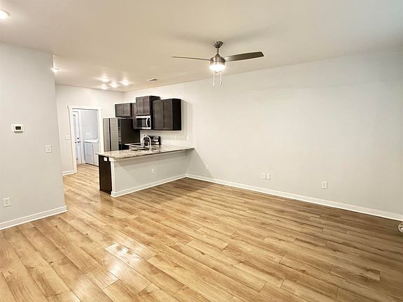 4th image of 422 Falls Pointe