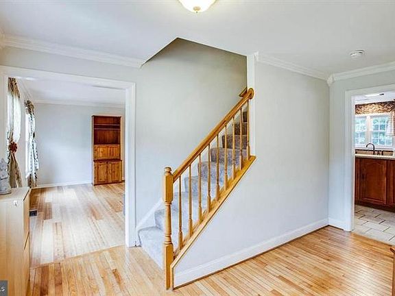 4th image of 10 Willow Glen Ct