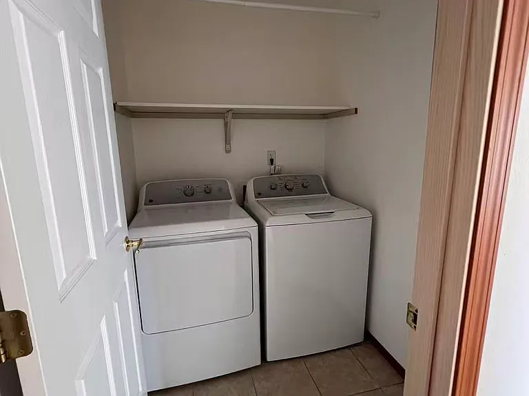 1160 Monroe Ave NE #D6 — Photo 6