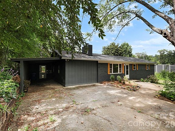 3rd image of 28 Pine Ln