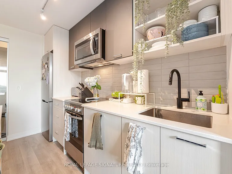 2300 Saint Clair Ave W #815 — Photo 13
