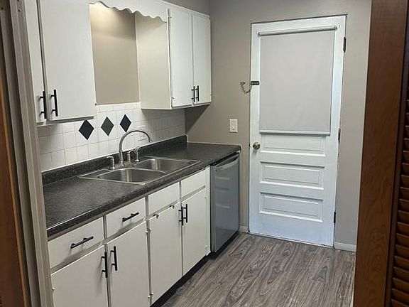 4th image of 800 N 3rd St APT 1
