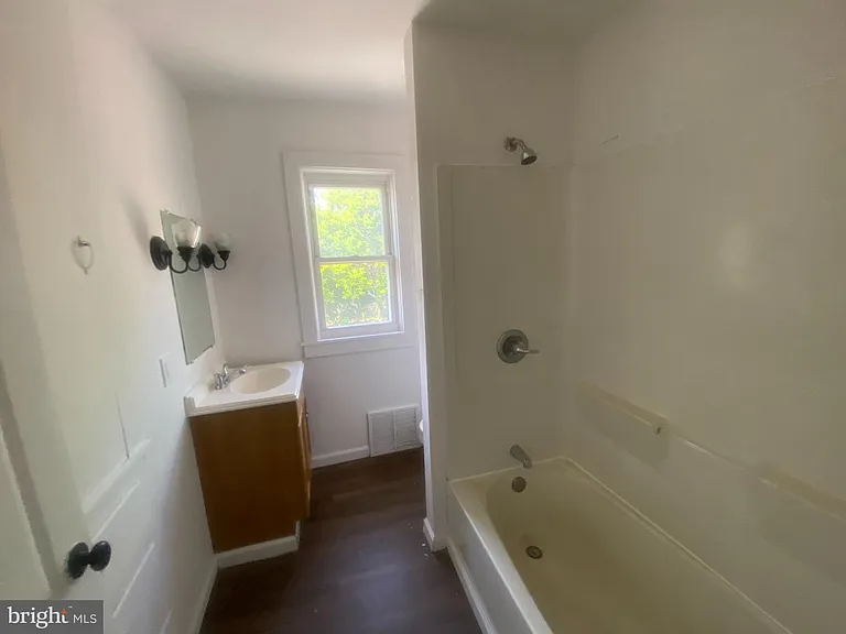 41 S Main St — Photo 5