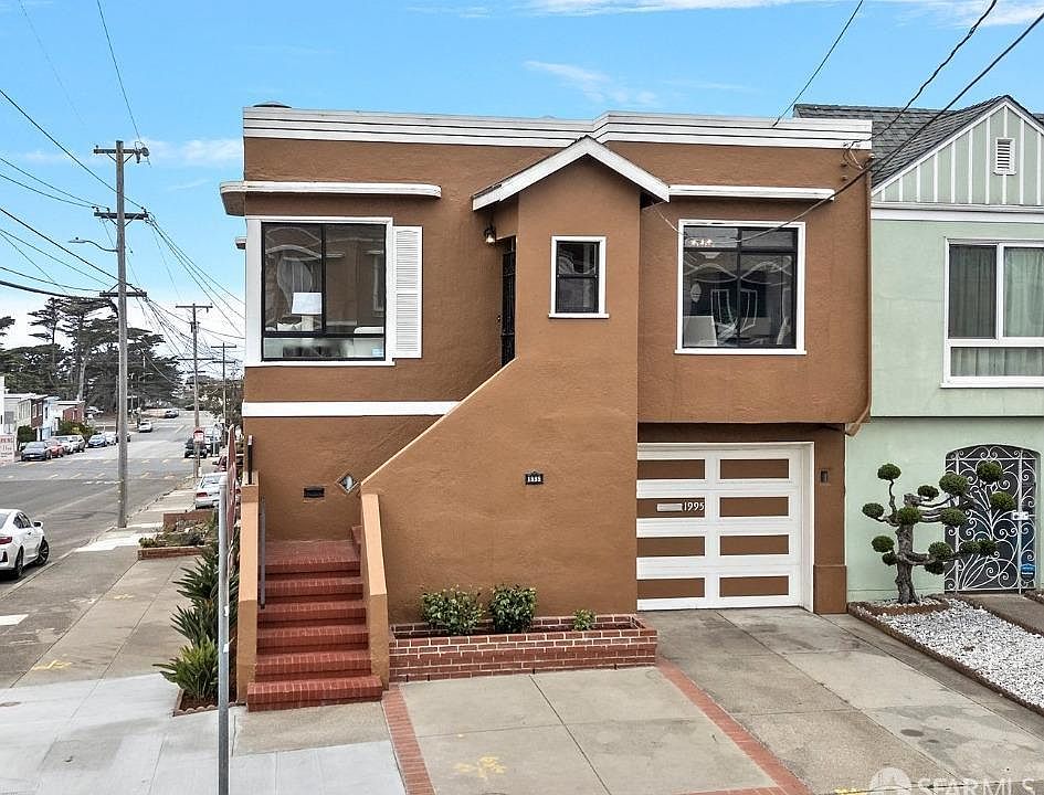 1st image of 1995 34th Ave