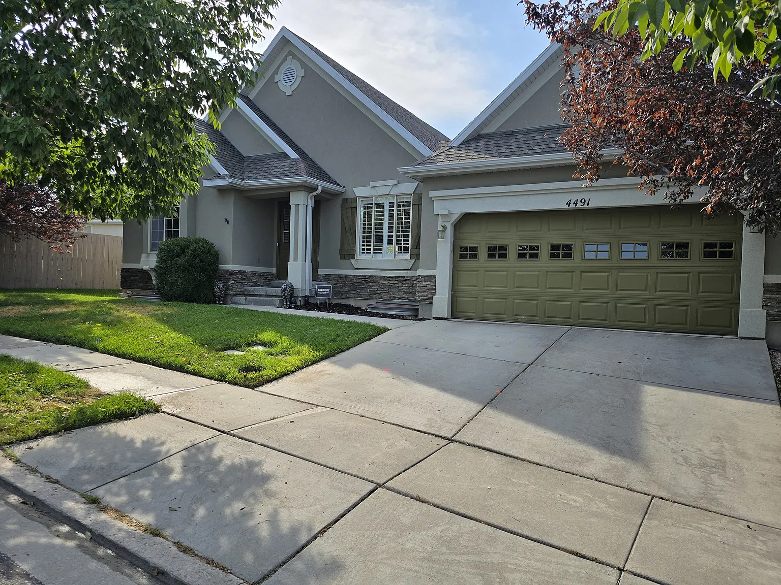 5 bed, 2734 sqft, $2,850 — Photo 2