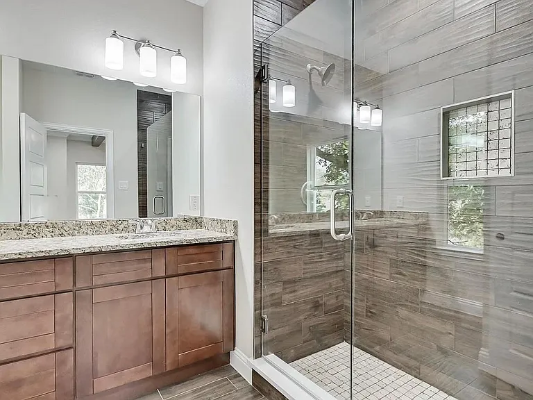1707 Ash Crescent St — Photo 12