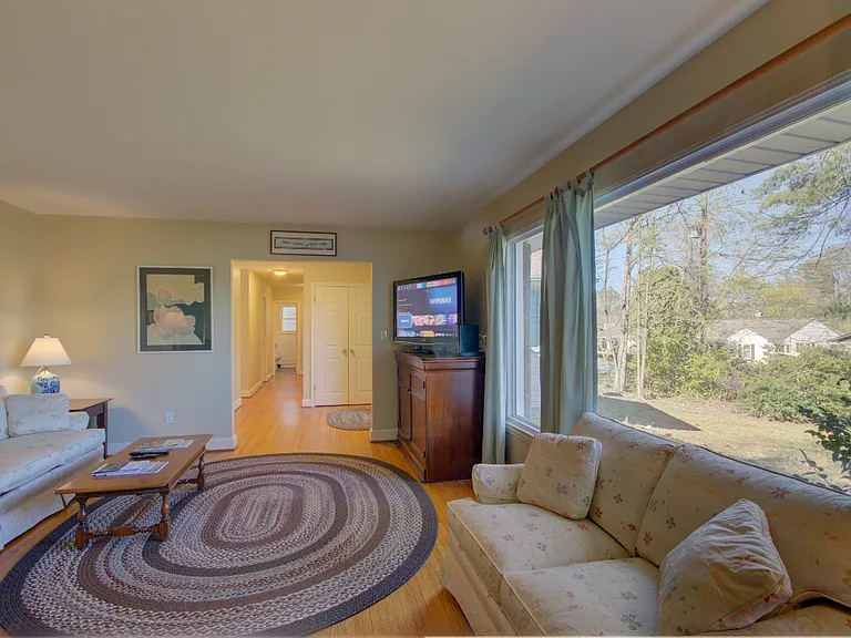 63 Montview Cir — Photo 2