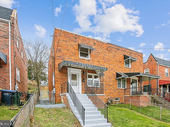 3rd image of 529 Foxhall Pl SE