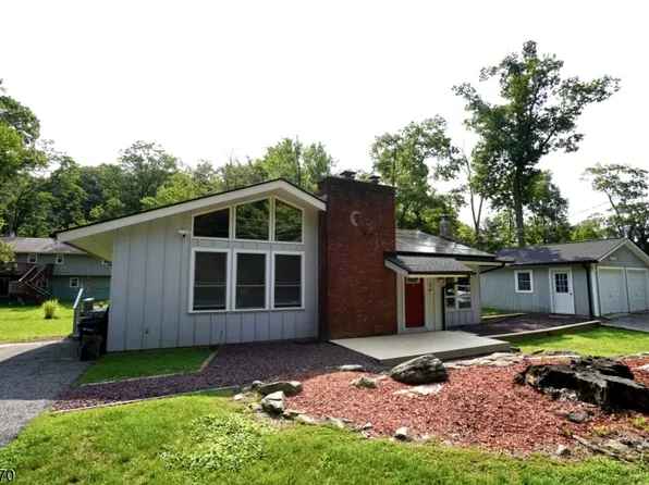 5 Woodlawn Dr, Andover Twp., NJ 07821