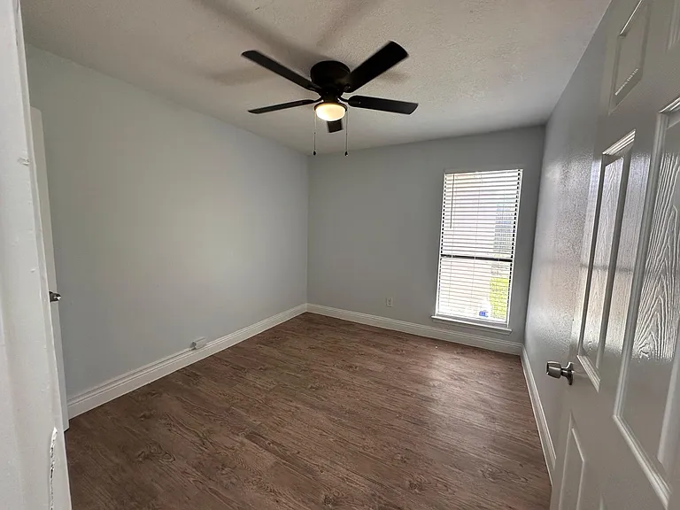 Dalewood Ln — Photo 28