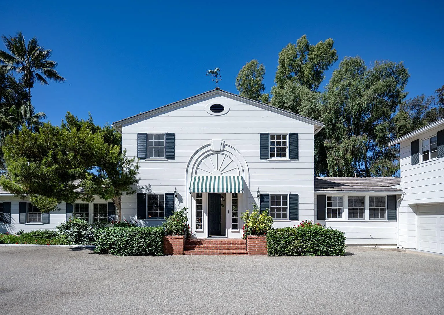 4 bed, 4.5 bath, 4766 sqft, $20,000 — Photo 4