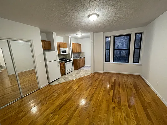 Rented by Reyes & Elsamad Real Estate Group | media 1