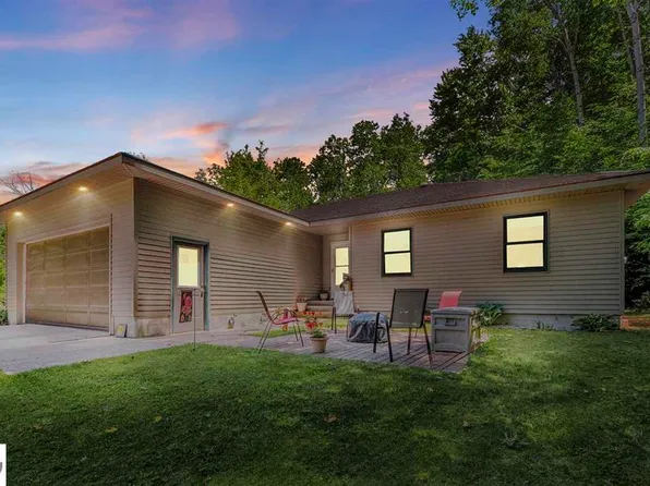 6110 Bc Ej Rd, East Jordan, MI 49727