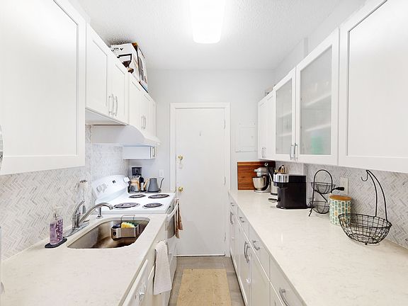 3rd image of 141 Englewood Ave APT 45