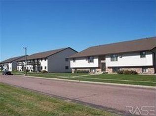 1316 Keystone Dr, Brandon, SD 57005