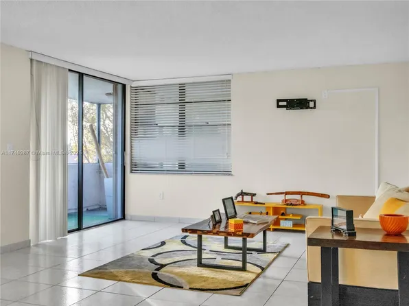 10850 N Kendall Dr APT 303, Miami, FL 33176