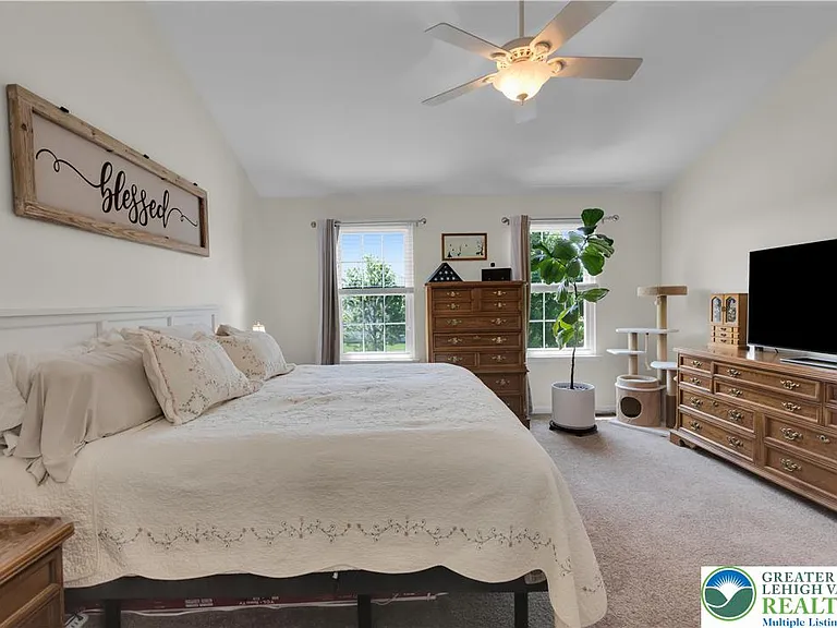991 King Way — Photo 28