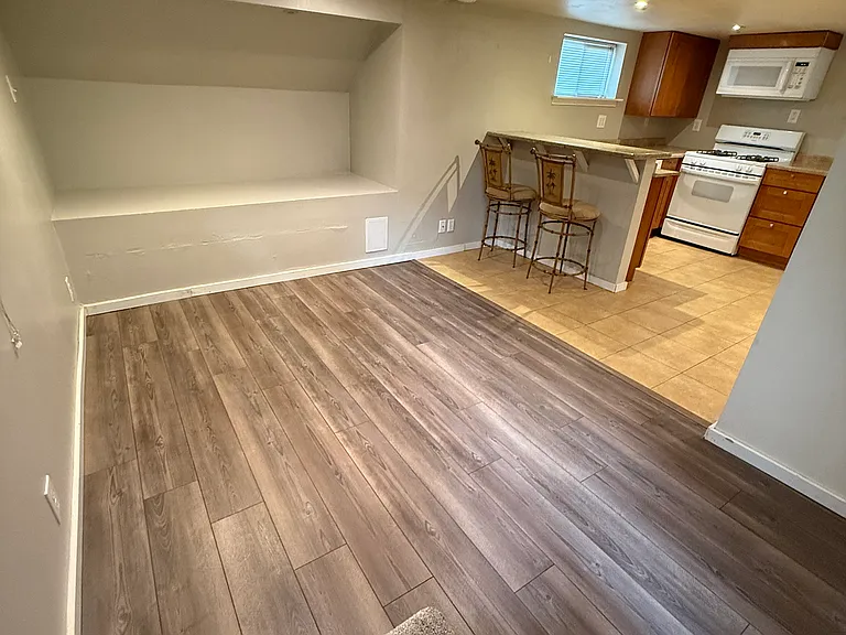 519 W McGraw St #B — Photo 6