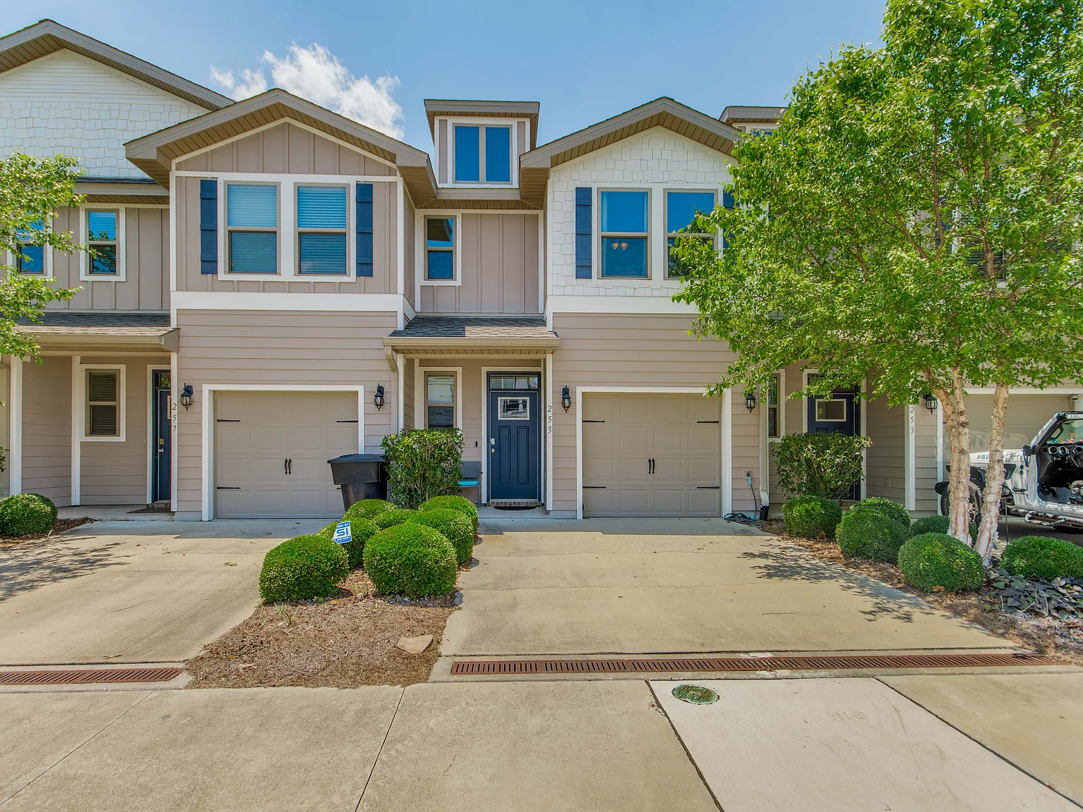 3 bed, 2.5 bath, 1537 sqft, $2,500 — Photo 3
